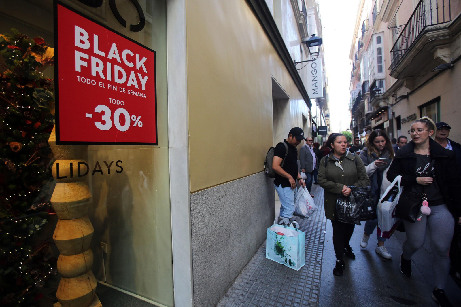 Una imagen del Black Friday del año pasado en el Centro Comercial Abierto de Cádiz.