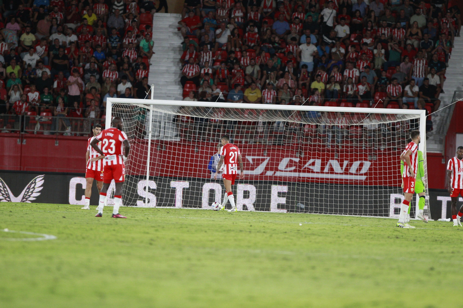 Imágenes del partido de La Liga Ea Sports U.D. Almería-Valencia C.F.