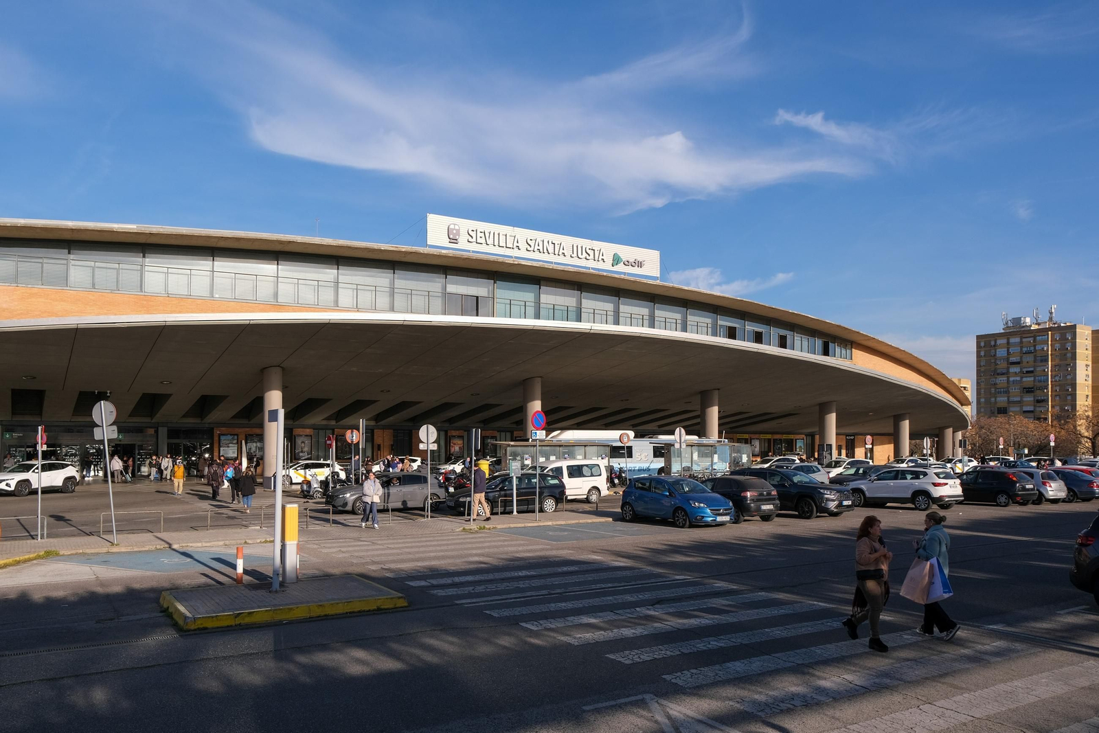 El entorno de la entrada principal a la estación Santa Justa, que cambiará radicalmente de aspecto.