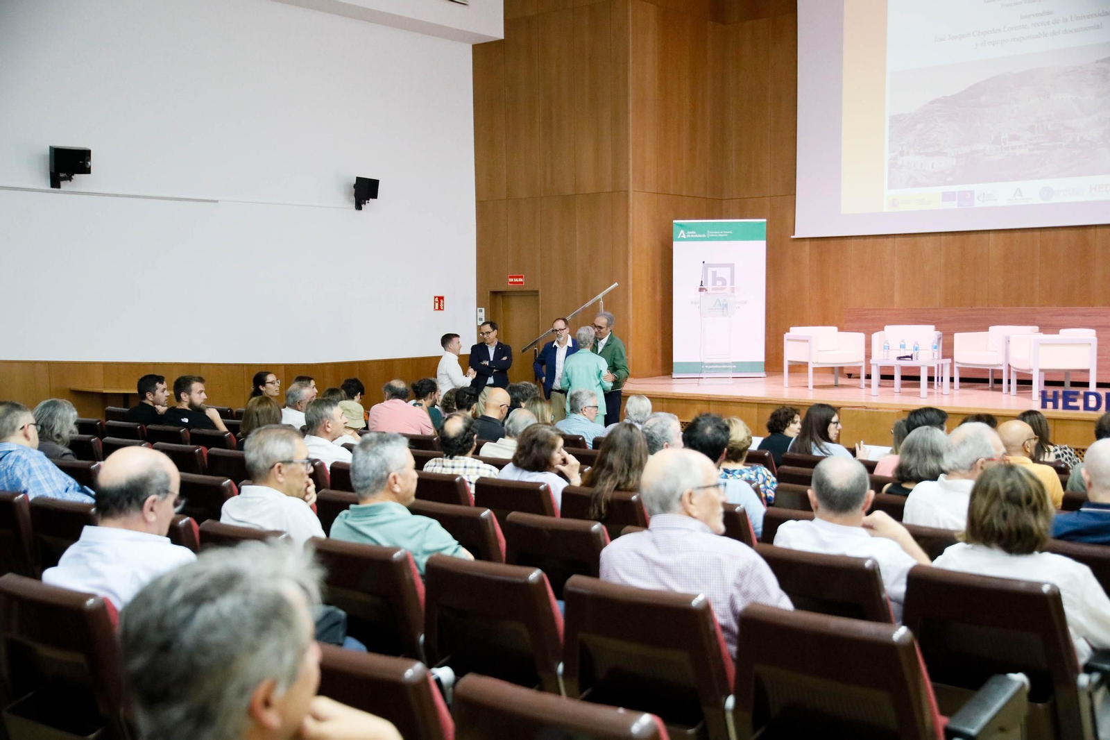 Imágenes de la presentación del documental "Almagrera, un sueño minero" en la biblioteca Villaespesa de Almería