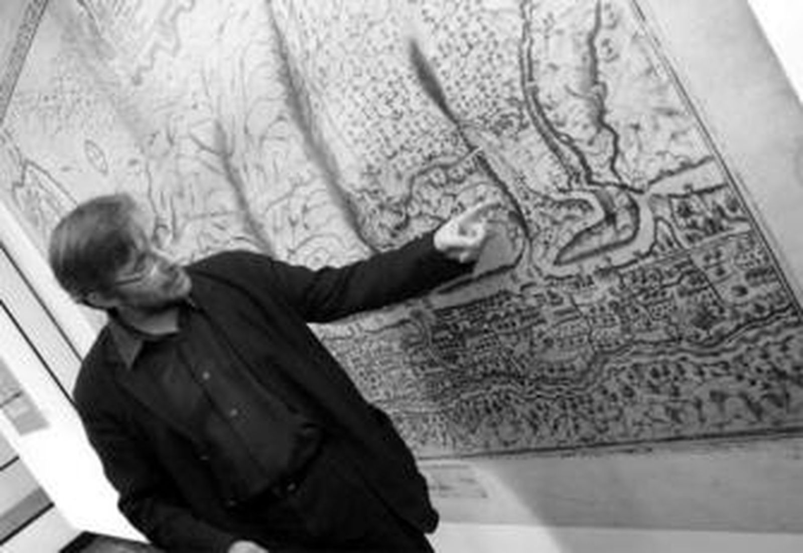 Tito Rojo, uno de los comisarios de la exposición ayer en la inauguración.