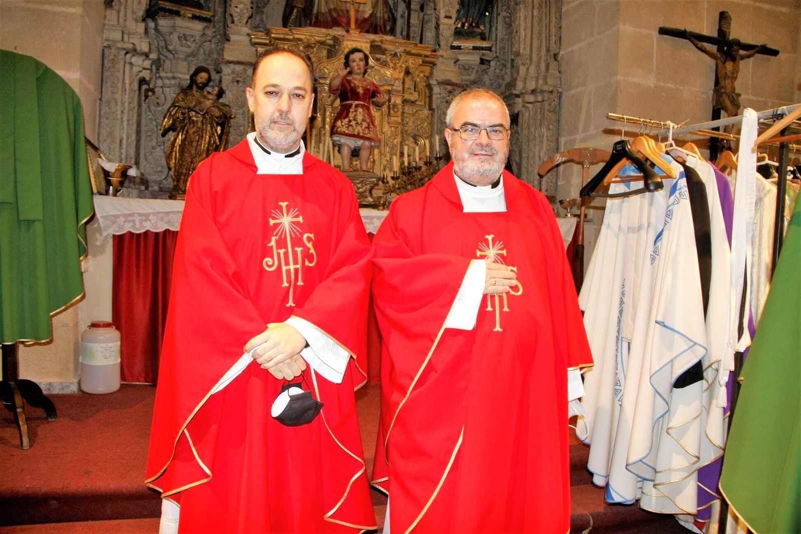 El nuevo párroco de la Basílica de Nuestra Señora de los Milagros, Antonio Sebastián Sabido (izquierda), junto a Diego Valle.