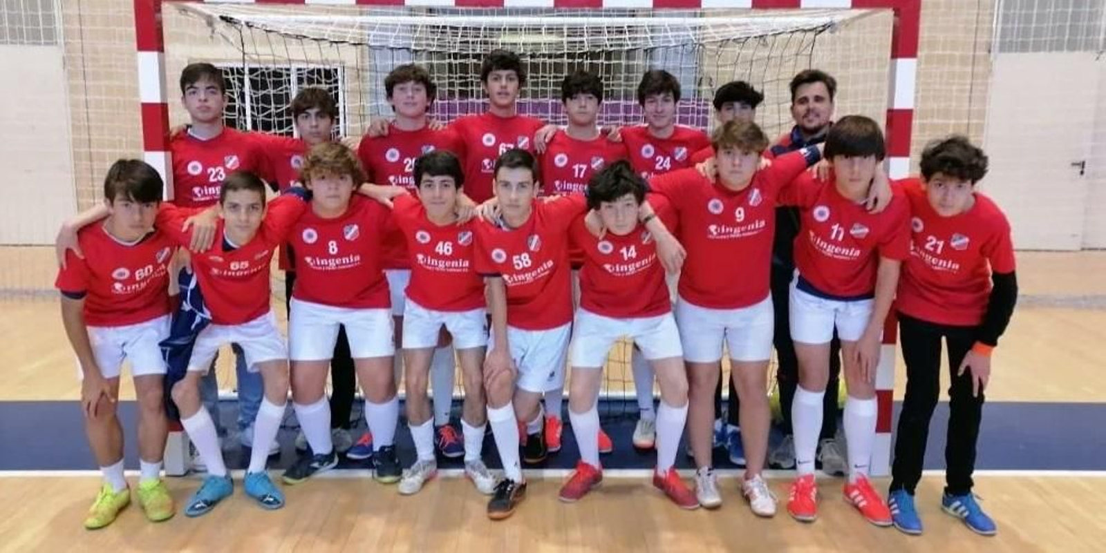 Formación del Alminar Esclavas, campeón de los JDM de la edición anterior.