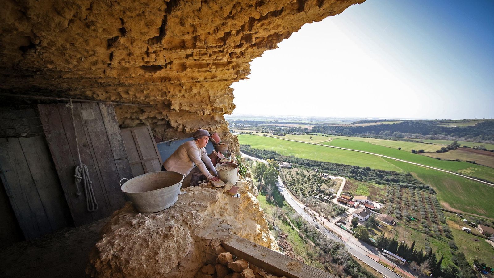 Una vista de las huertas de Arcos desde una casa cueva