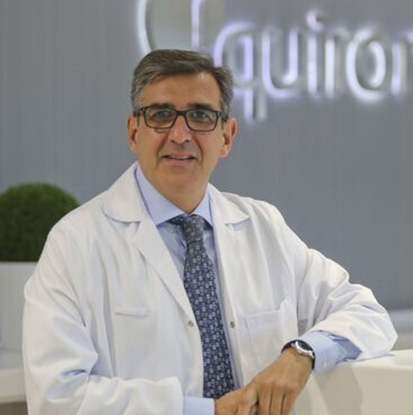 El doctor Rafael López Arévalo, jefe del servicio de Traumatología y Cirugía Ortopédica del Hospital Quirónsalud Málaga.