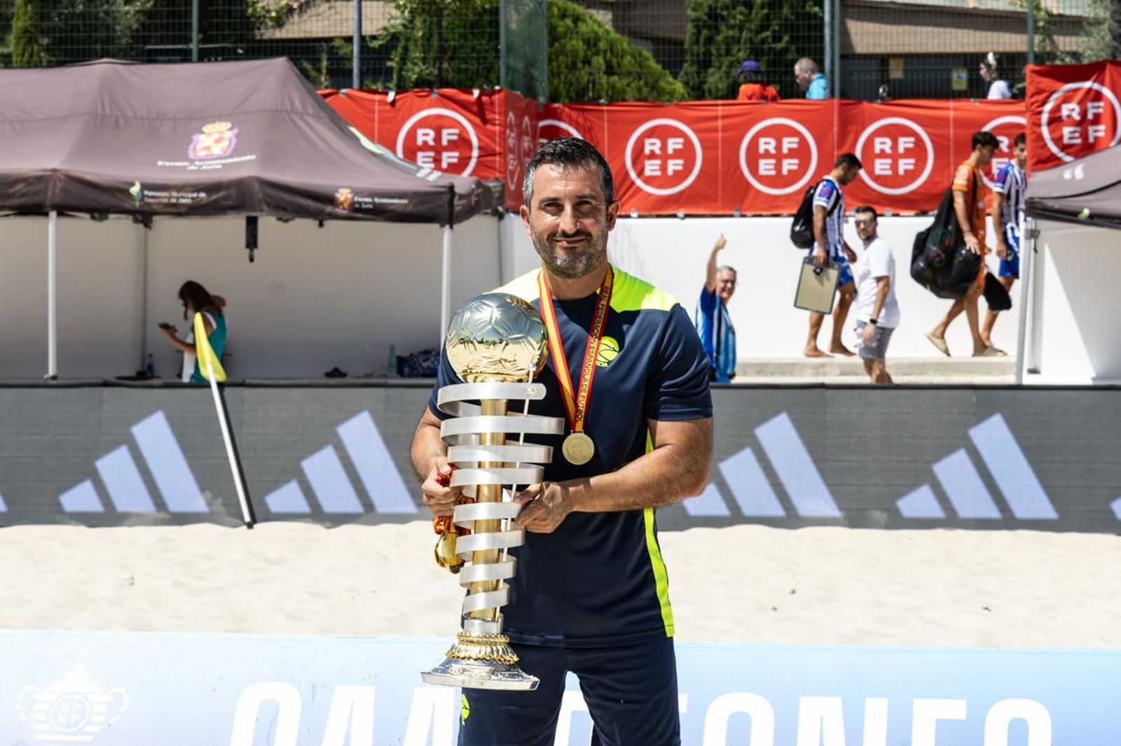 La final y la entrega de trofeos de la Copa Federación masculina de fútbol playa, en imágenes