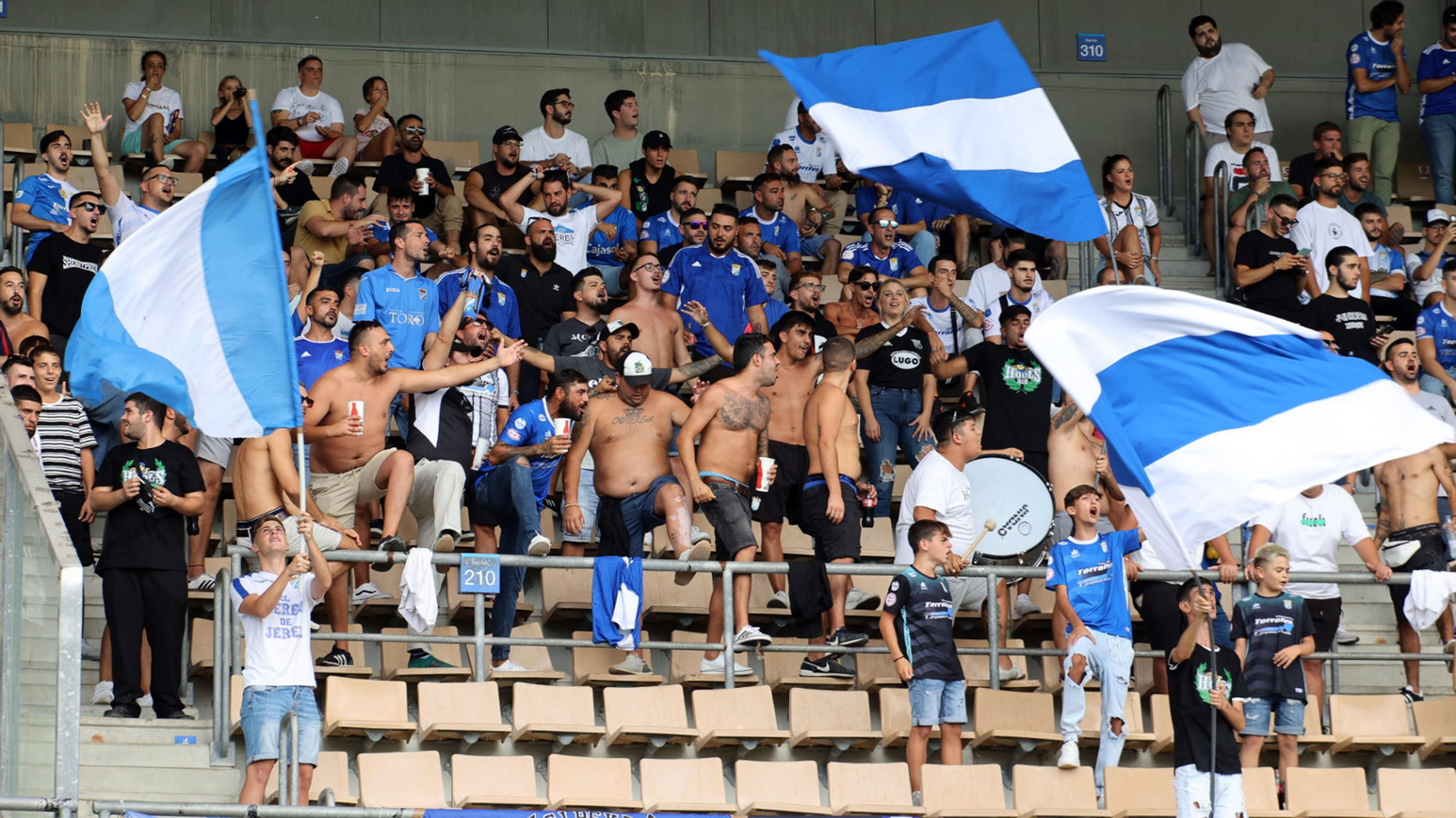 Imágenes del Xerez CD y Salerm Puente Genil en Chapín
