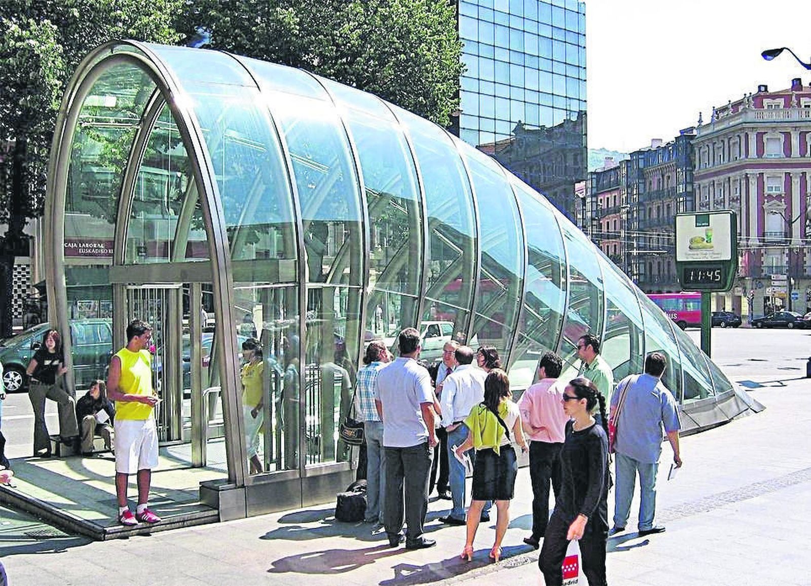 Fosterito de una boca del metro de Bilbao.