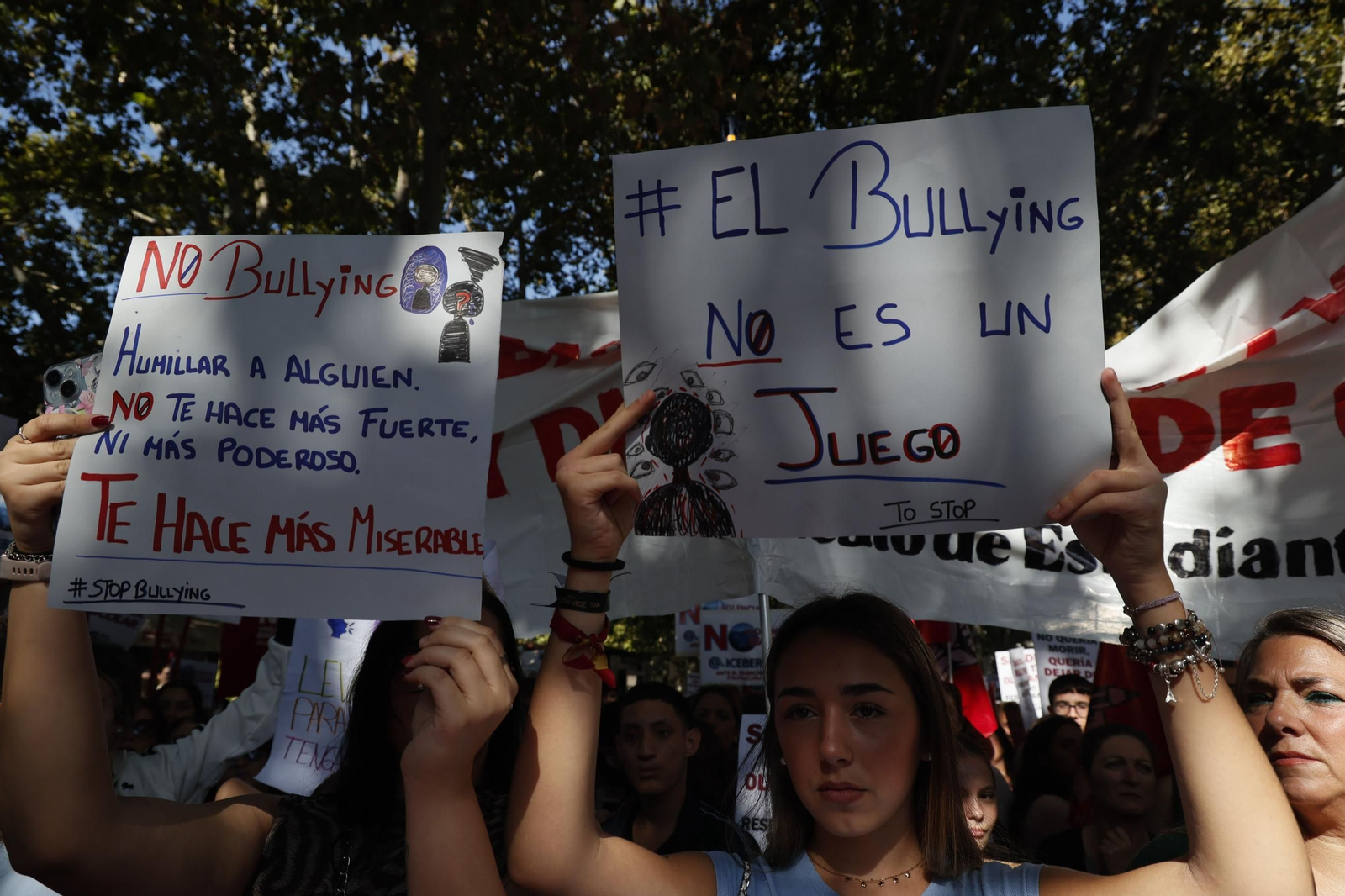 Las imágenes de la manifestación contra el acoso escolar en Sevilla