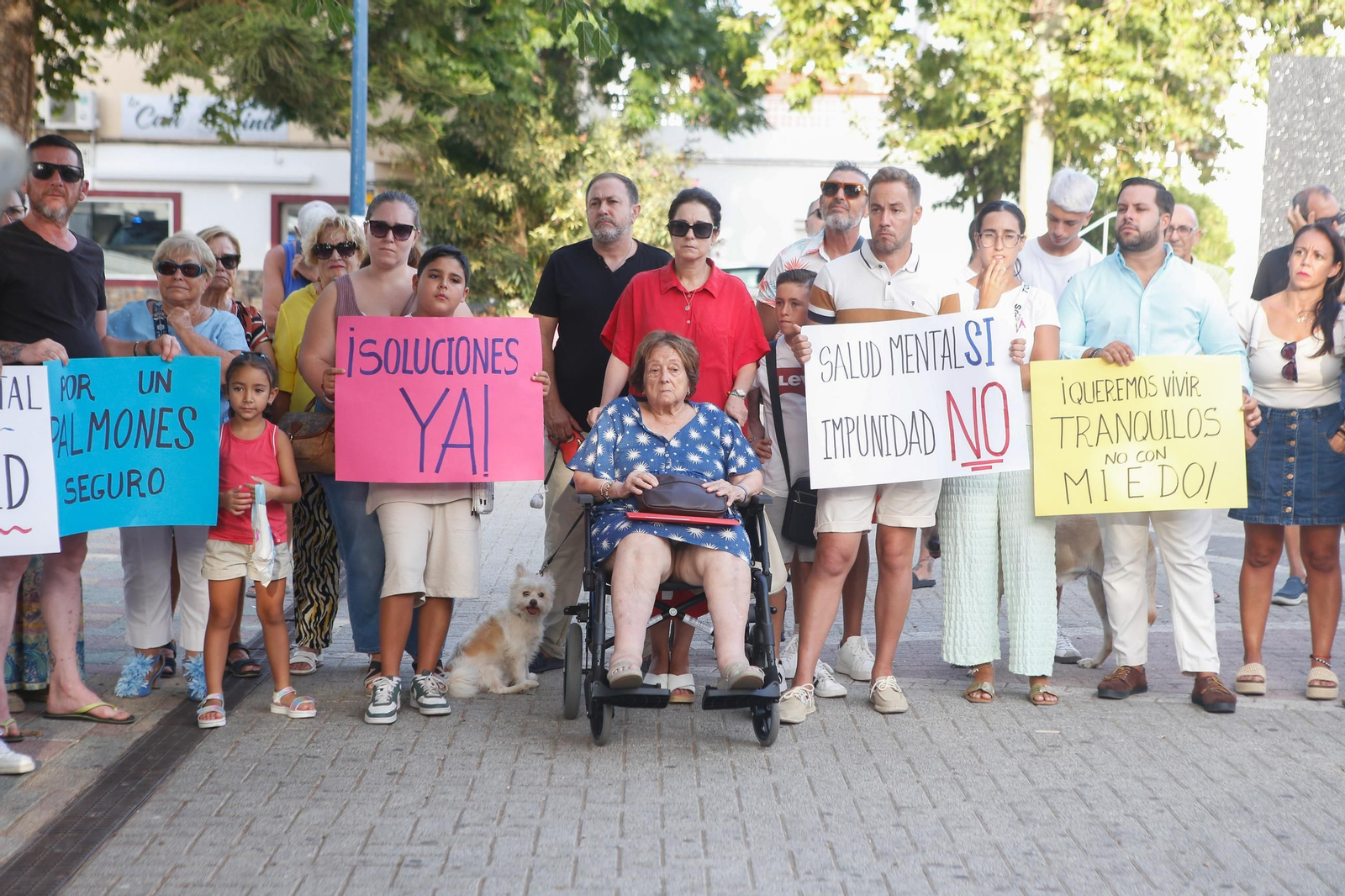 Las fotos de la concentración "Por un Palmones tranquilo"