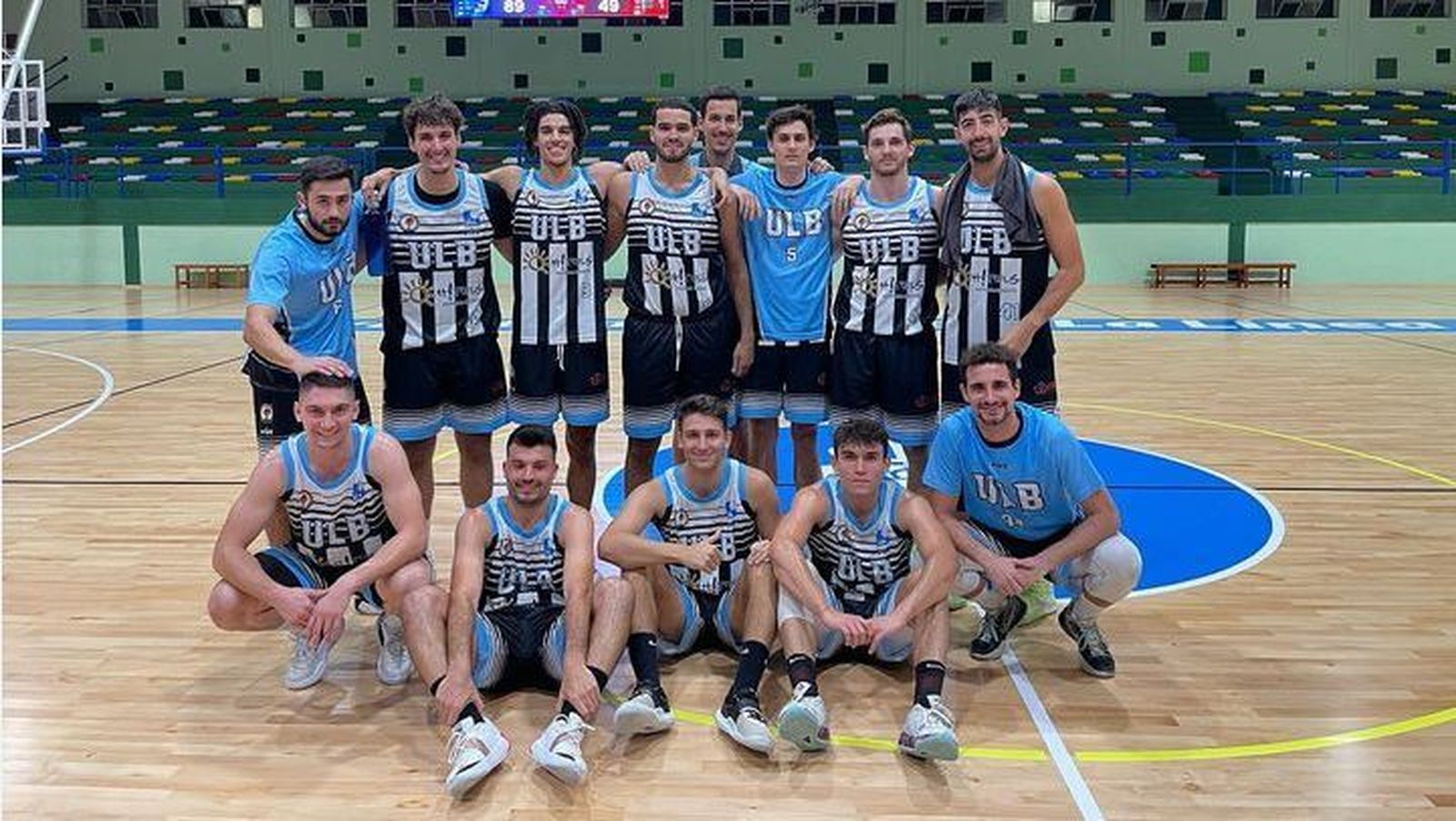 Los jugadores de la ULB, tras su último triunfo en casa