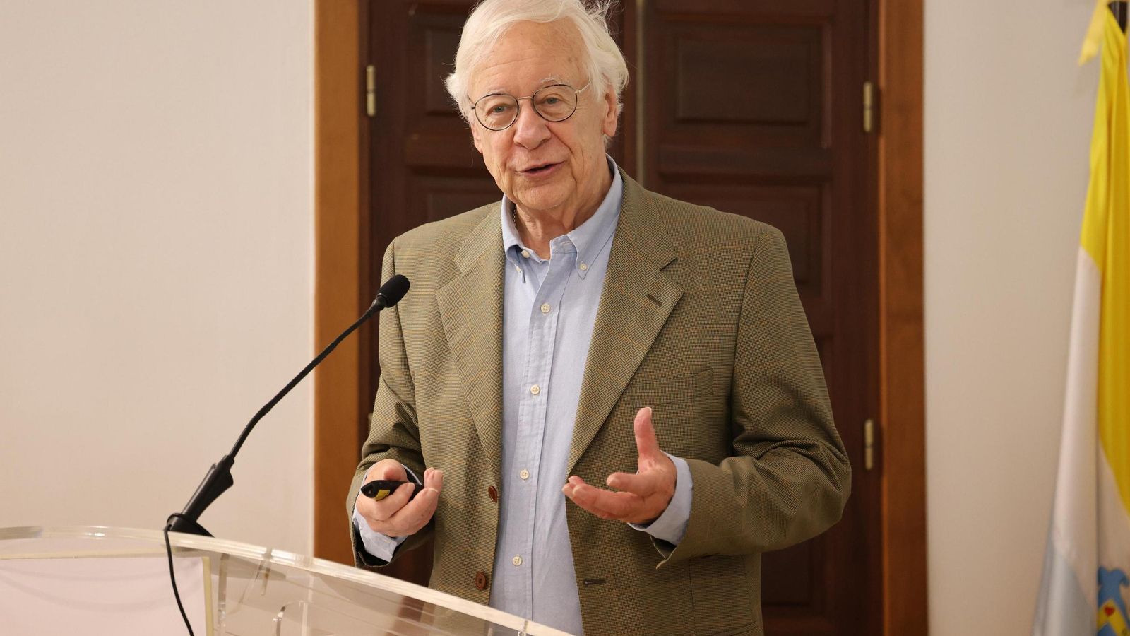 El investigador y académico emérito de la Universidad Diego Portales de Chile, José Joaquín Brunner.