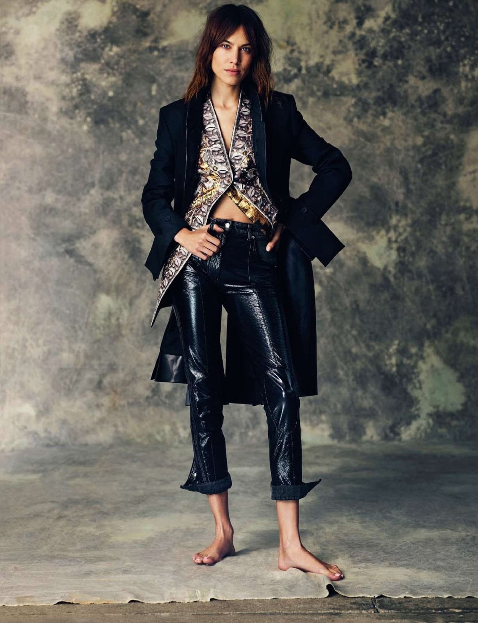 Alexa Chung asegura en la entrevista que su objetivo es vivir con estabilidad y ser feliz.