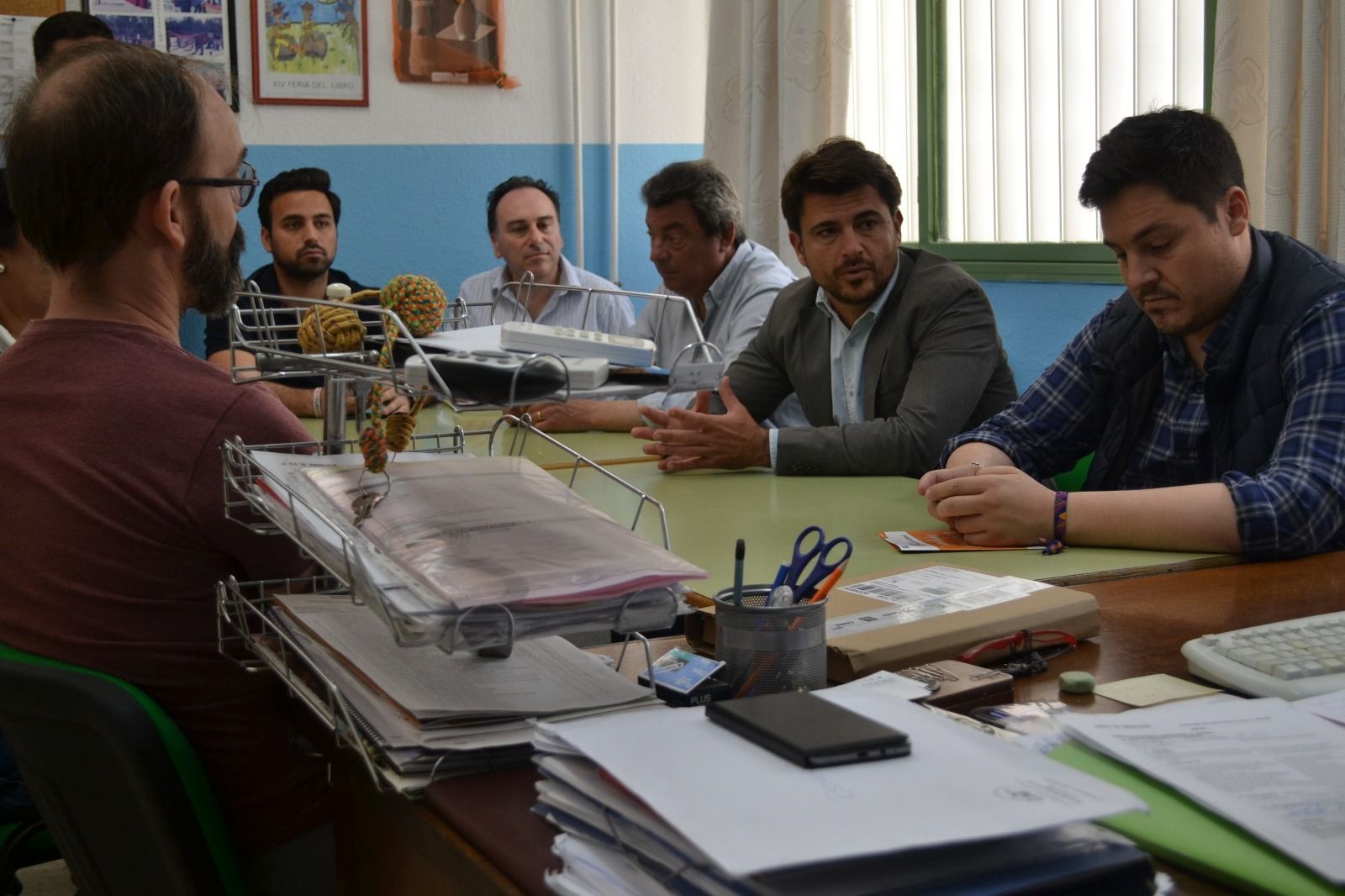 Beltrán Pérez, durante su visita a un colegio de la ciudad.