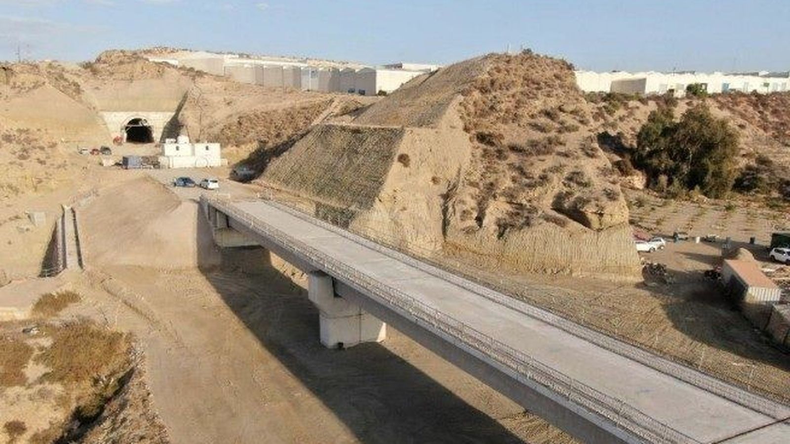 Obras de la línea Almería-Murcia, en el tramo Níjar-Río Andarax.
