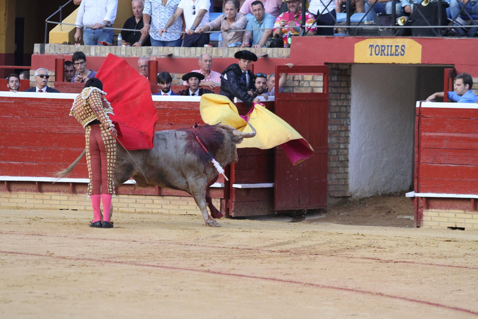 Imágenes de la faena de Miguel Angel Perera en el coso Onubense.