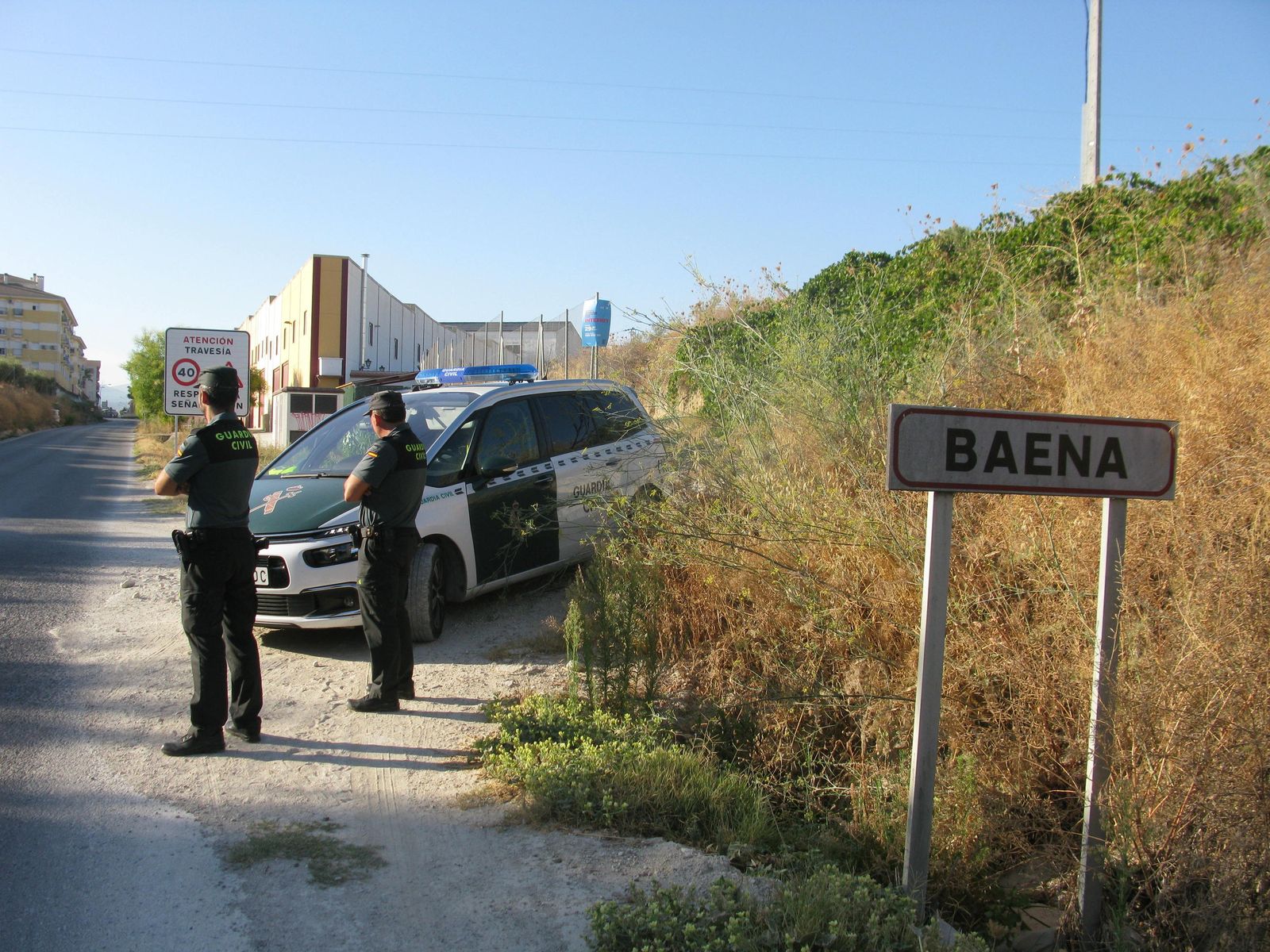 Una patrulla de la Guardia Civil en Baena.