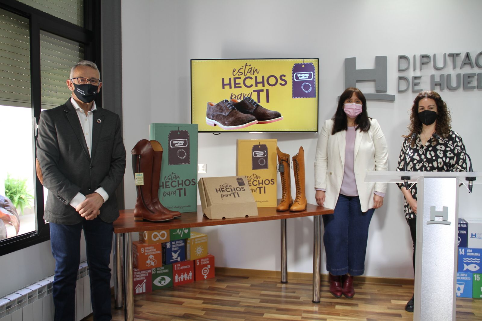 José Antonio García, Mar Vázquez y Ana Becerril durante la presentación.