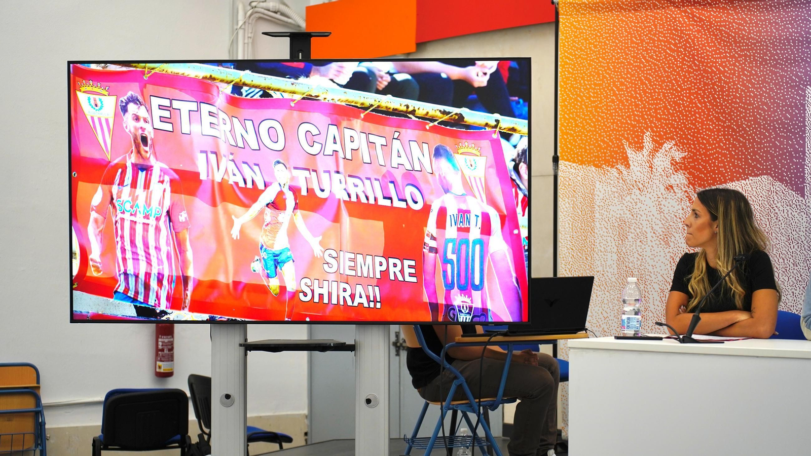 Fotos de la presentación de la campaña de abonados del Algeciras C.F en la Escuela de Arte de Algeciras