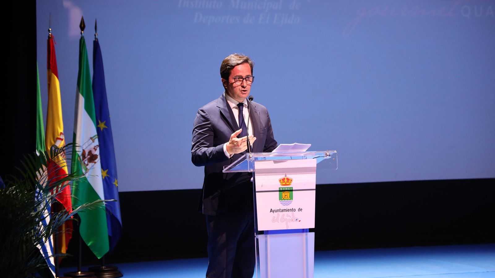 El alcalde de El Ejido, Francisco Góngora, durante su intervención en la gala de los Premios del Deporte Ejidense.
