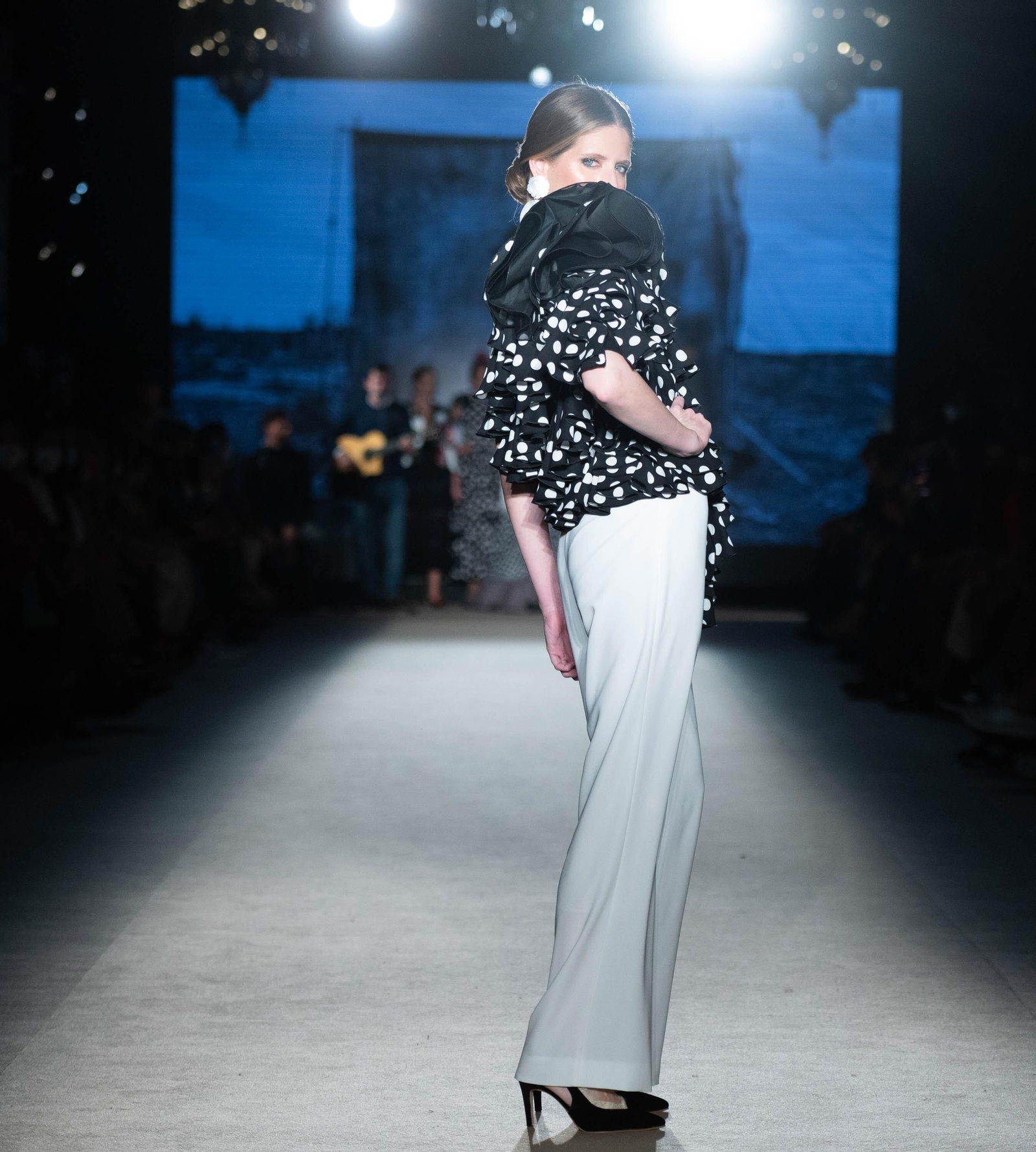 Los looks de invitada de primavera de Mónica Méndez, en imágenes