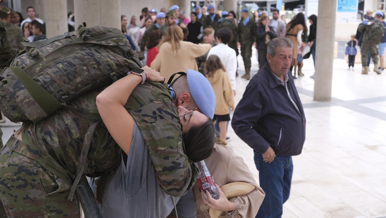 Imágenes de la salida del segundo contingente de La Legión con destino el Líbano