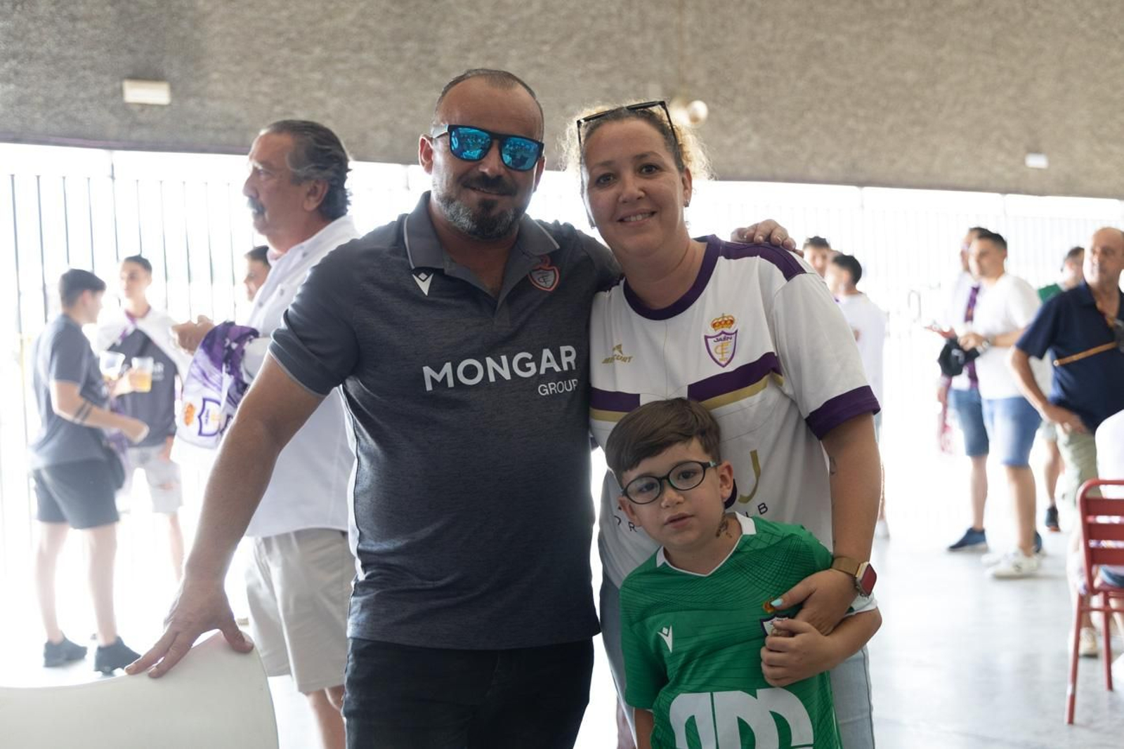 El épico recibimiento de la afición lagarta al Real Jaén, en imágenes