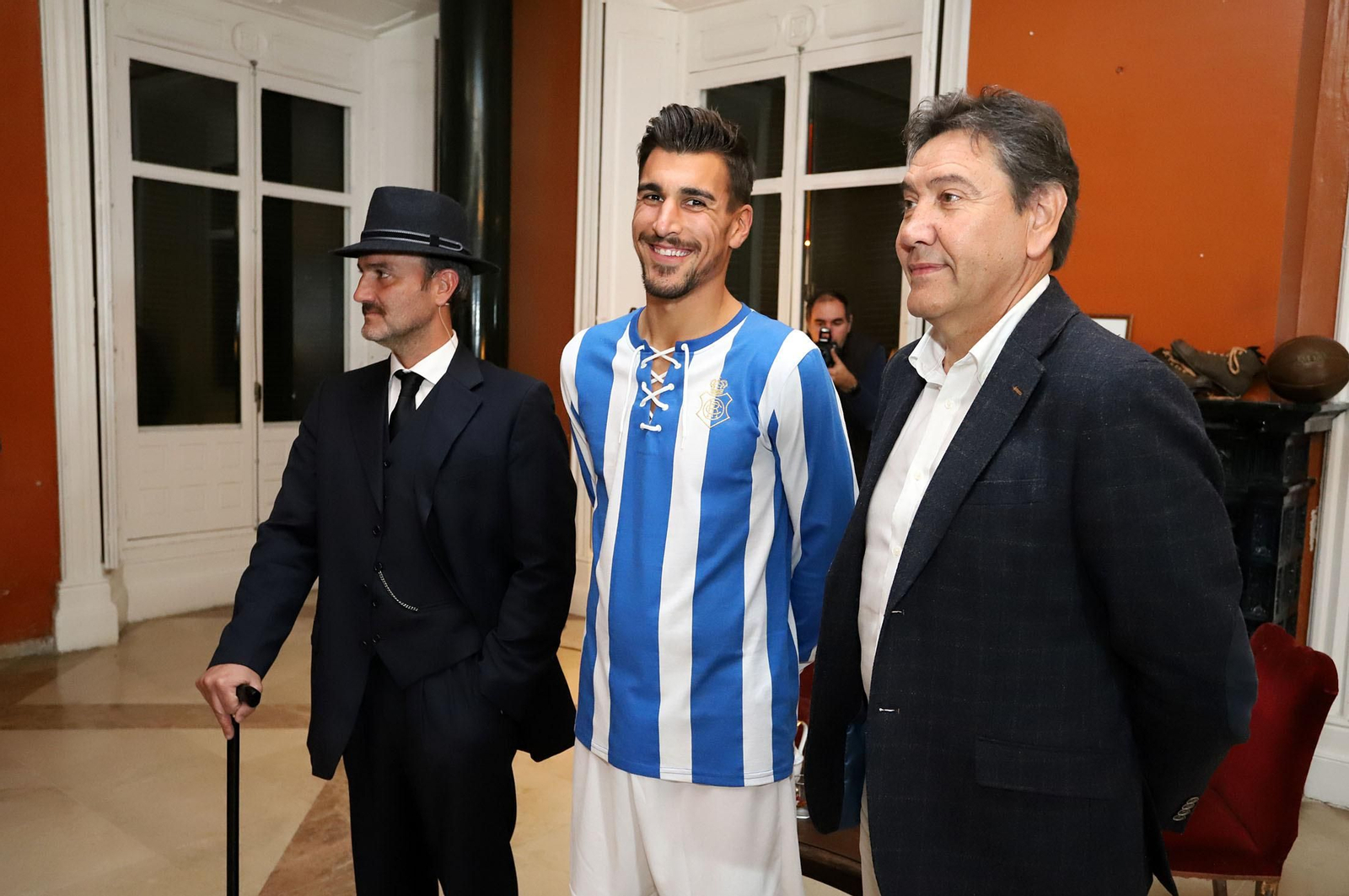 Imágenes de la camiseta del 130 aniversario del Recreativo de Huelva