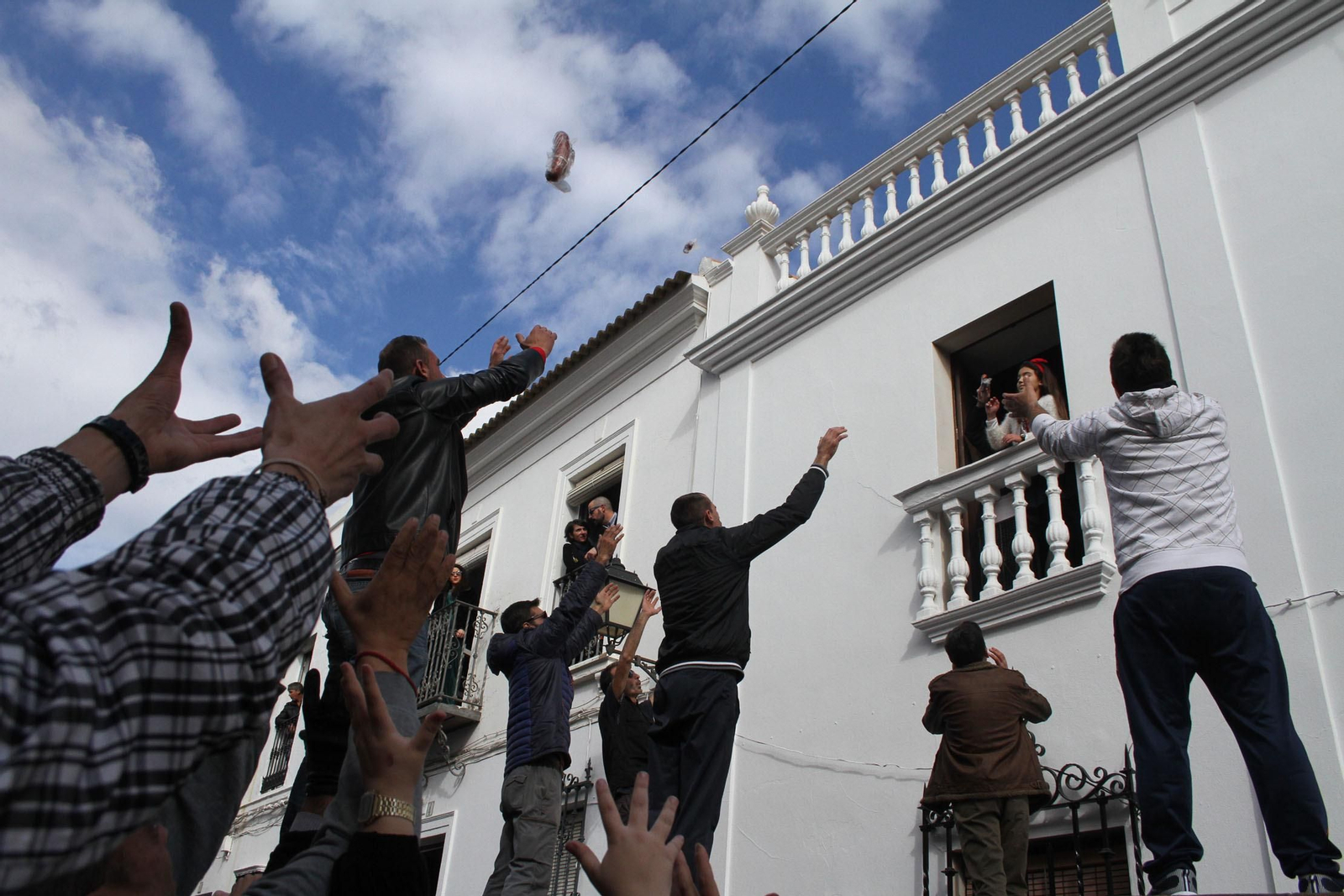 Primera tirada en la calle Labradores de la localidad triguereña.