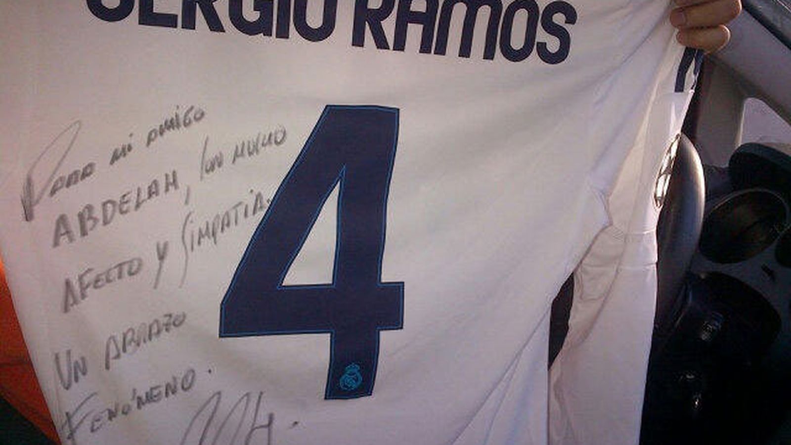 Una camiseta que Sergio Ramos dedicó al Messi del Hachís.