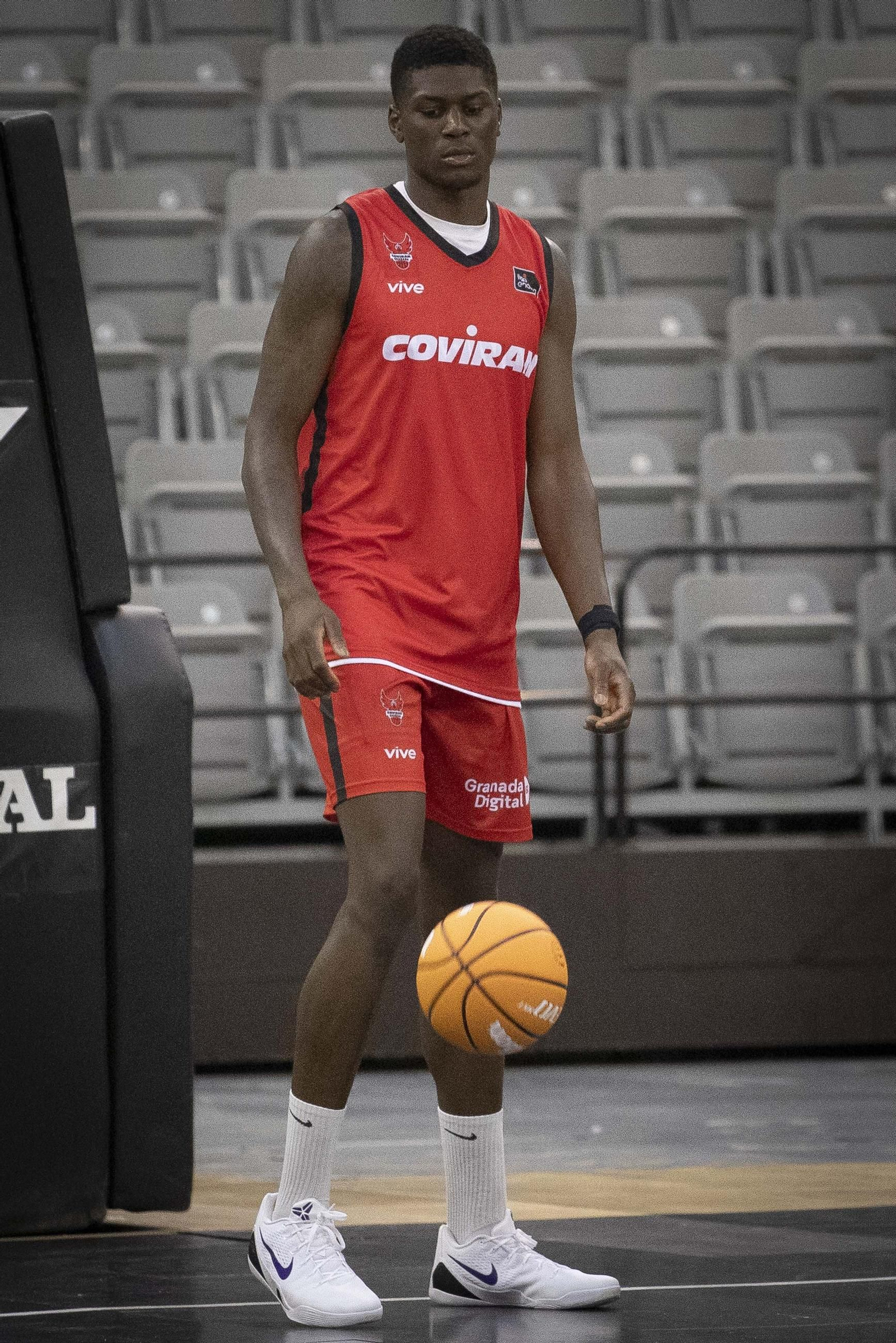 Las mejores imágenes del primer entrenamiento del Covirán Granada