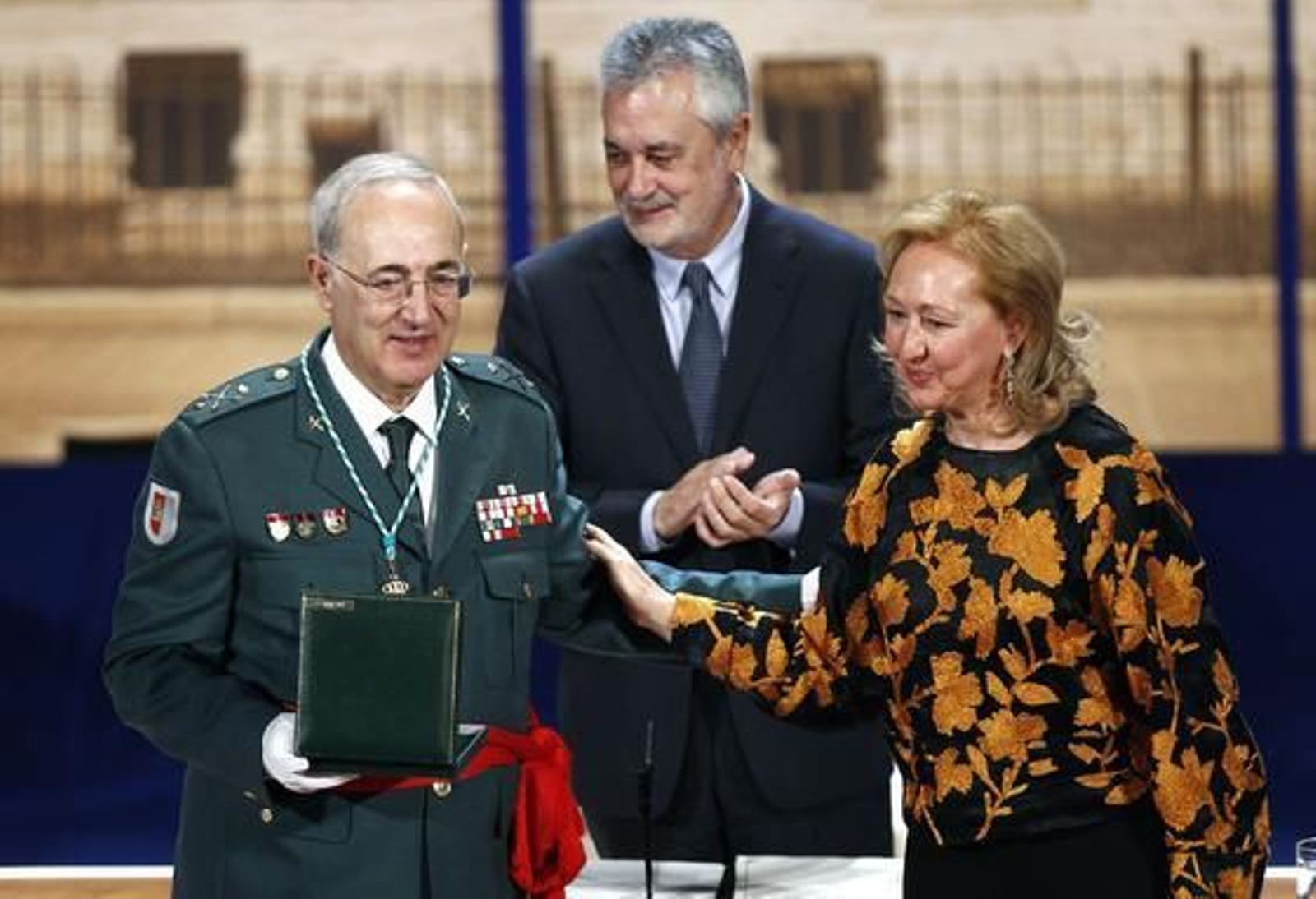 José Fernández Ortega, recibe su Medalla de Andalucía.

Foto: Antonio Pizarro