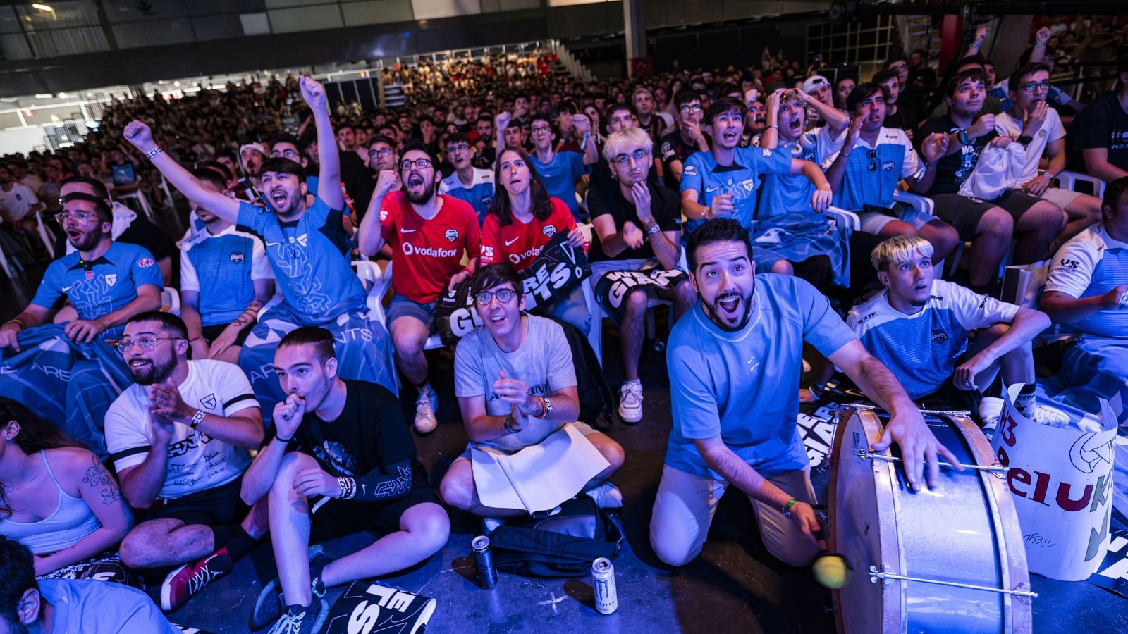 Aficionados de GIANTX celebran.