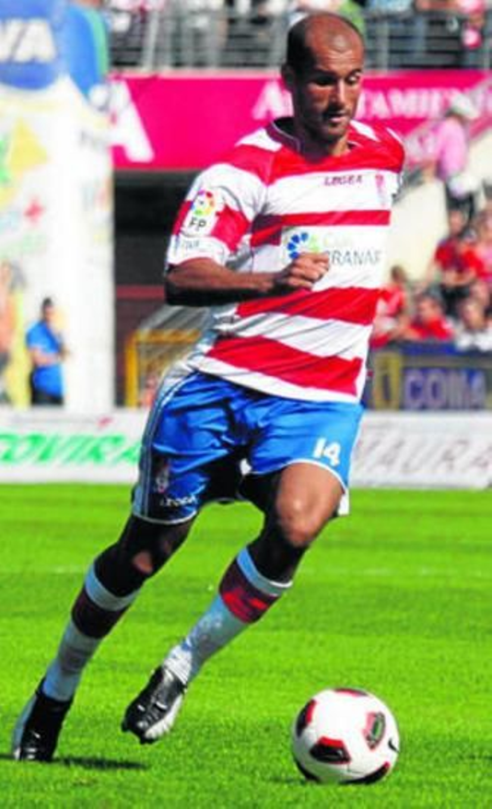 Rico, derecha, se suma a la fiesta de uno de los goles, en el choque ganado en Salamanca.