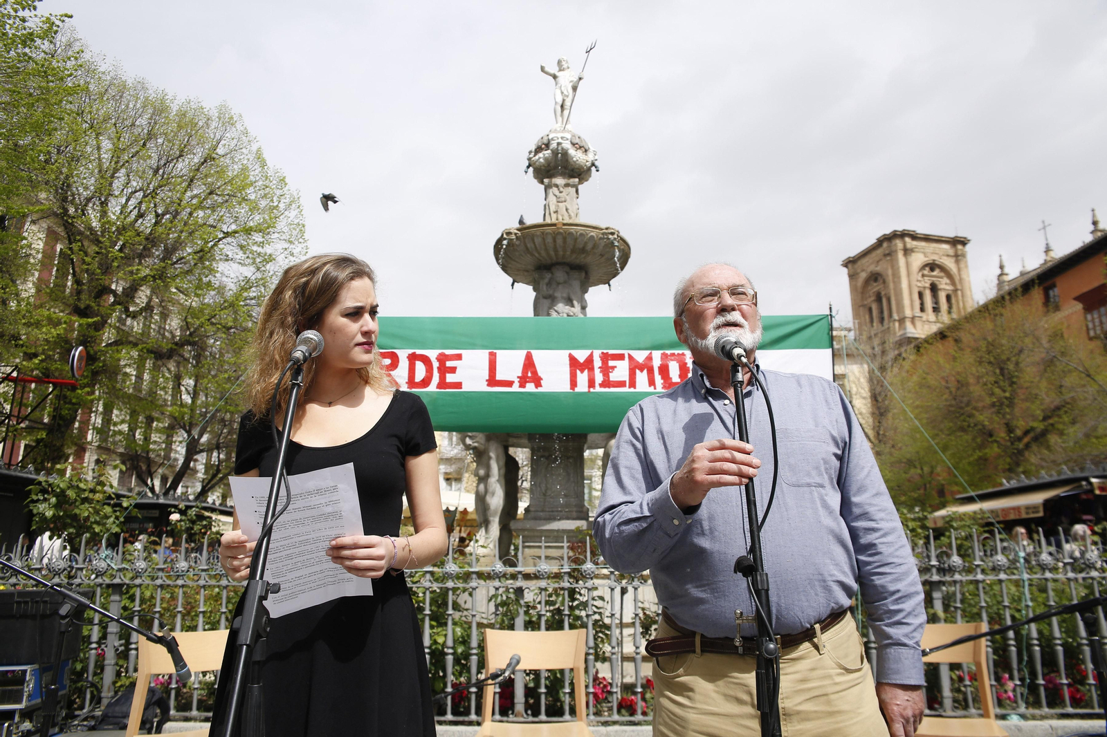 Uno de los momentos del acto 'Arde la Memoria'.