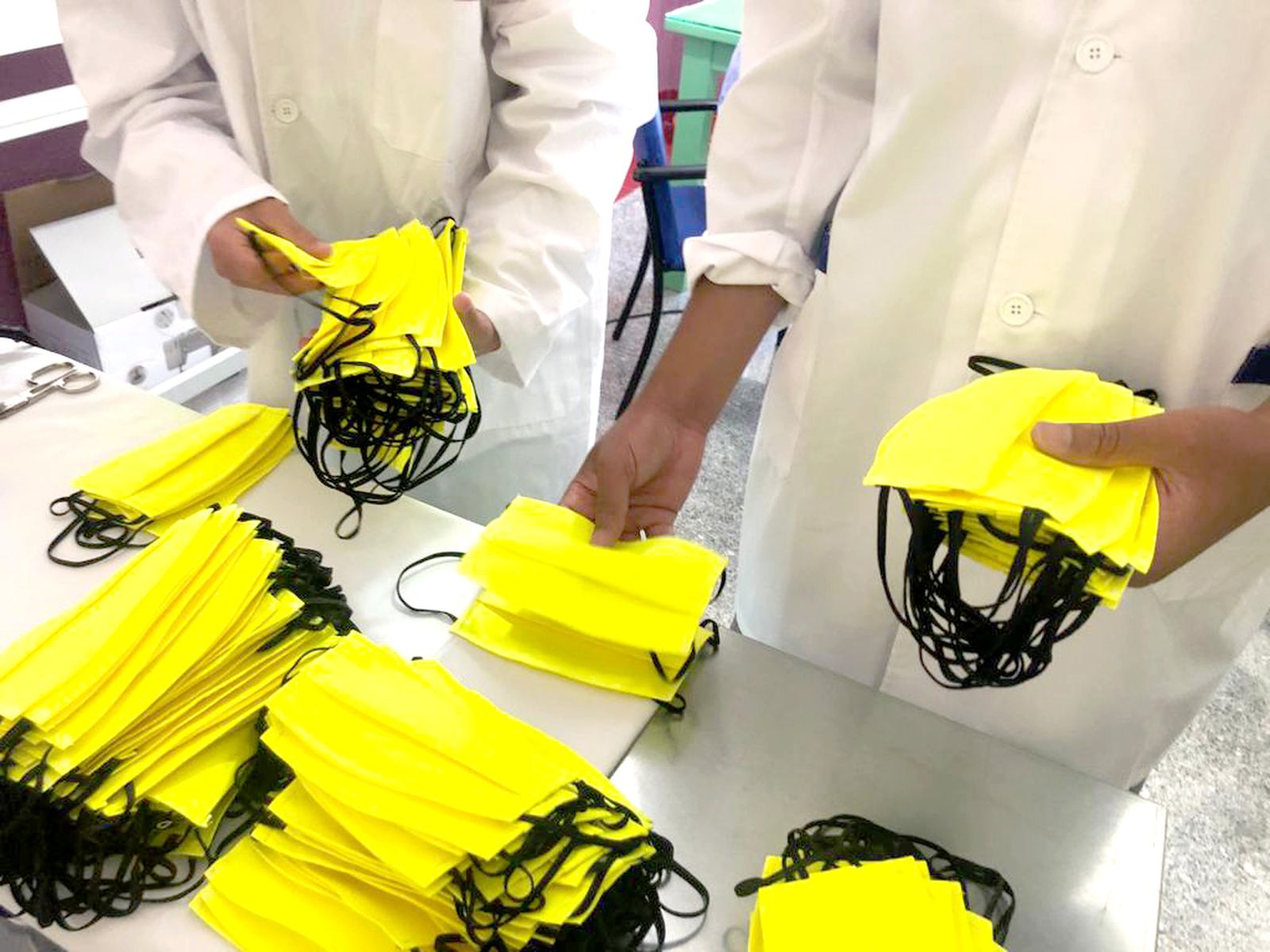 El Centro de Menores de Purchena dona las primeras 500 mascarillas a colectivos vulnerables