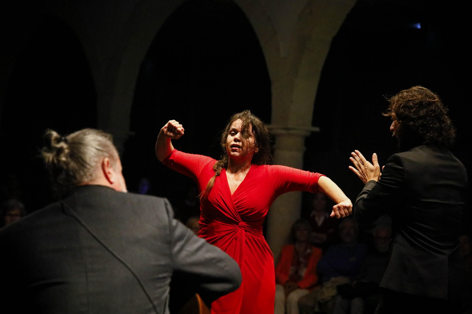 El Centro Andaluz de la Fotografía de Almería presenta el calendario 2025 con la actuación de la bailaora María Moreno, en imágenes