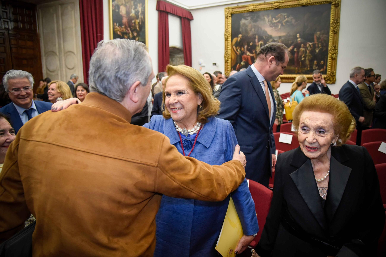 Imposición de la Medalla de la Universidad de Sevilla a Concha Yoldi