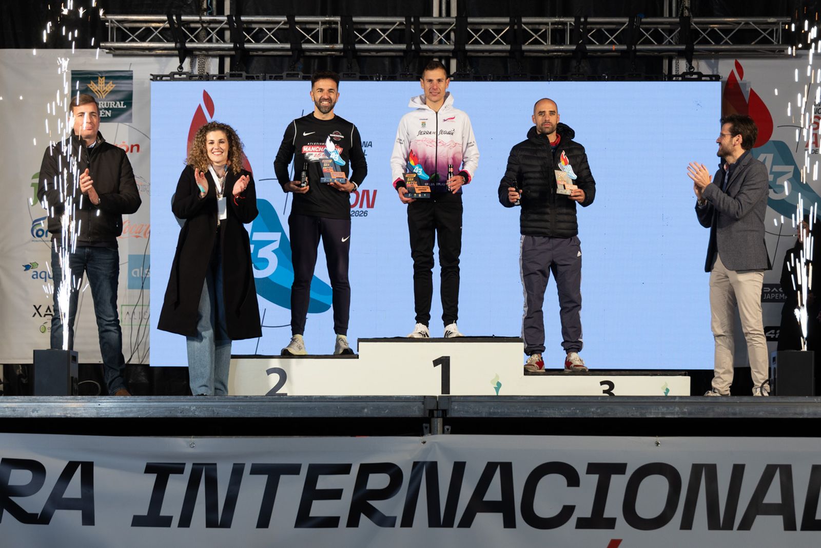 En imágenes: entrega de trofeos de todas las categorías de la Carrera de San Antón 2026