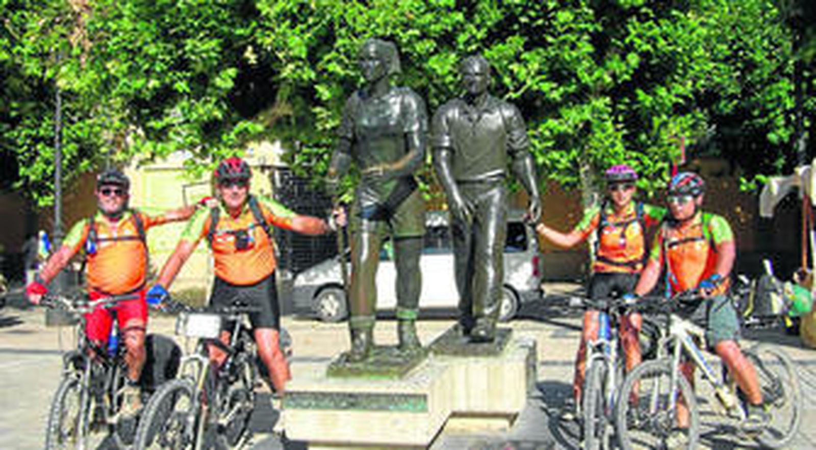 Uno de los monumentos en homenaje a los peregrinos.