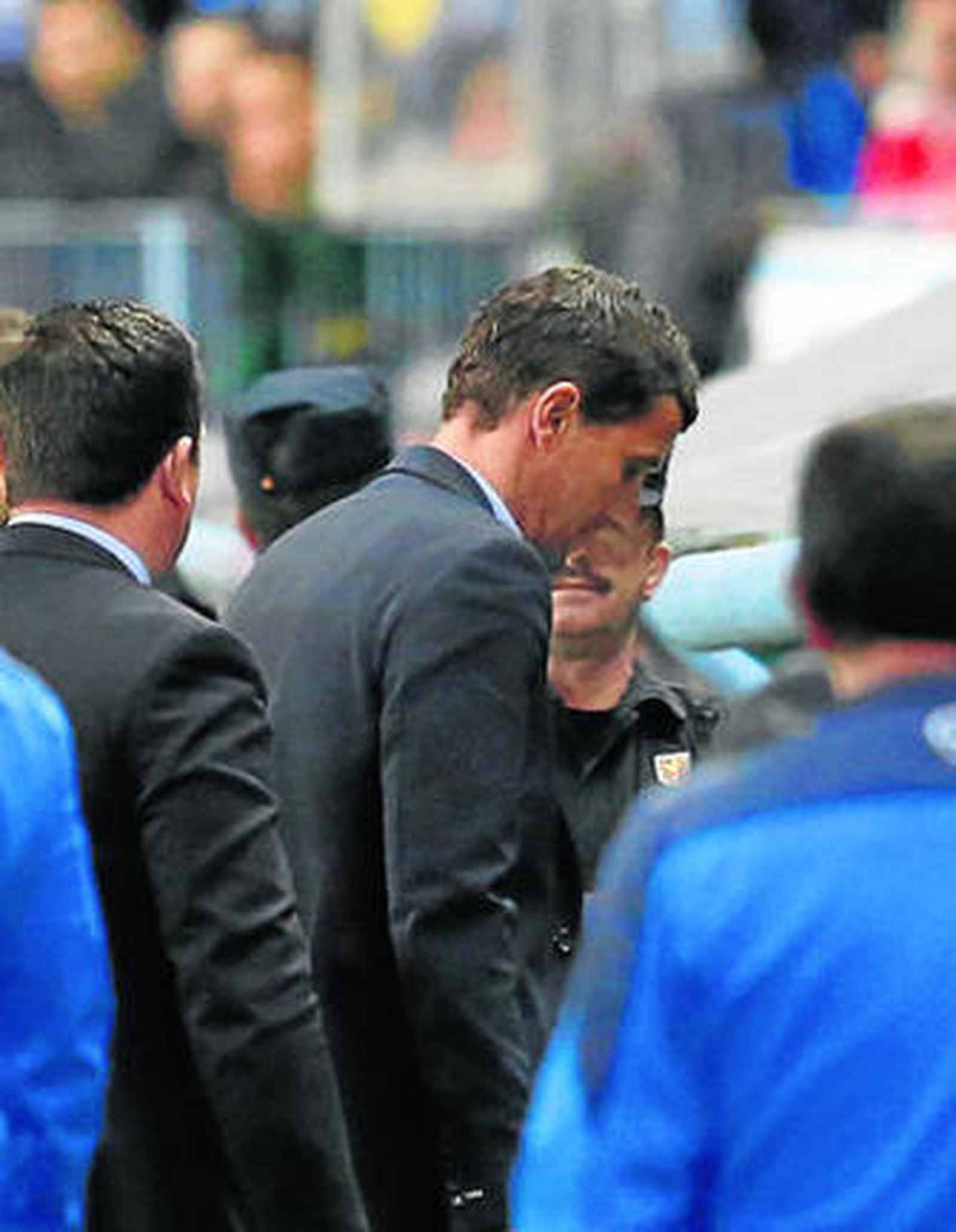 Gracia se retira al vestuario tras ser expulsado.