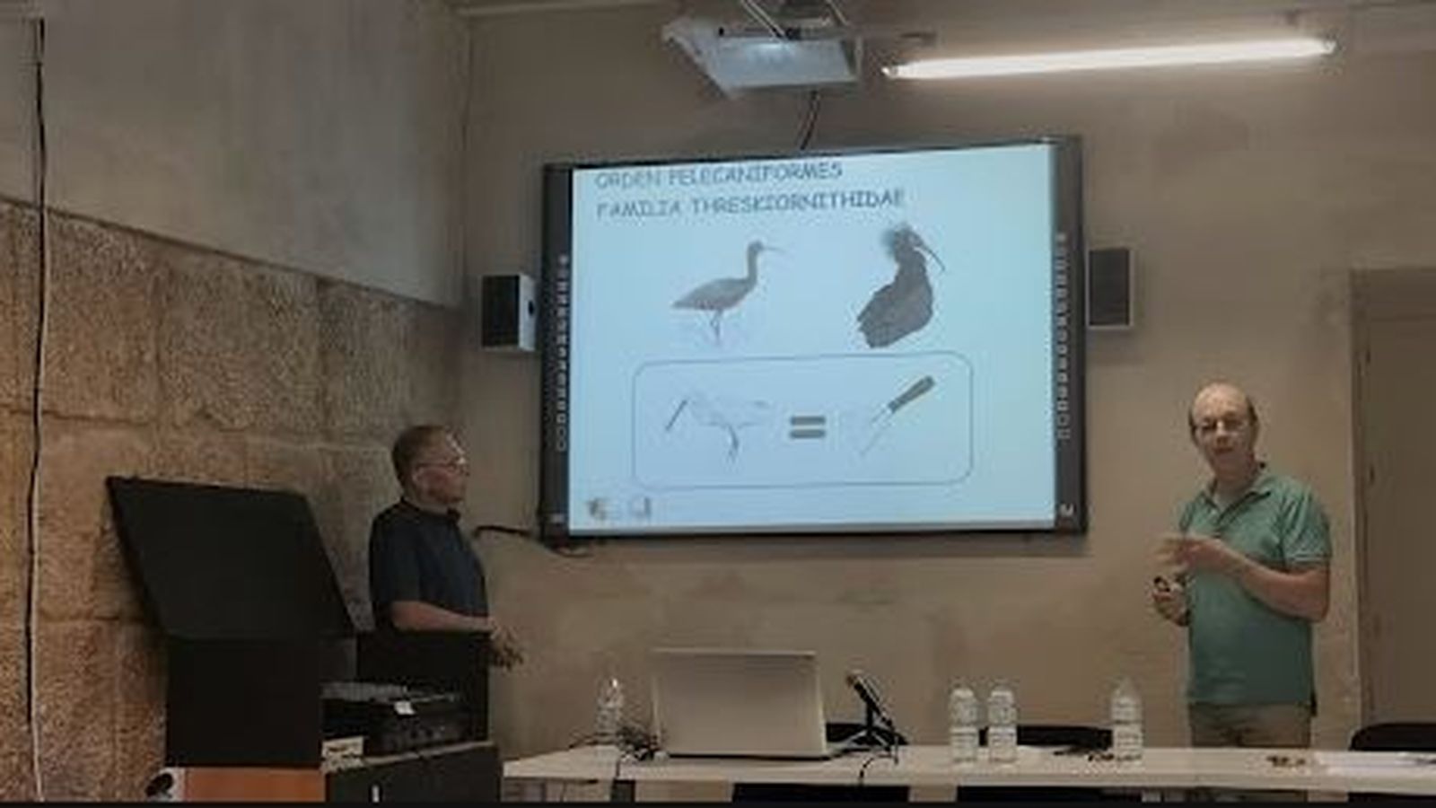 Miembros de Limes Platalea durante una charla.