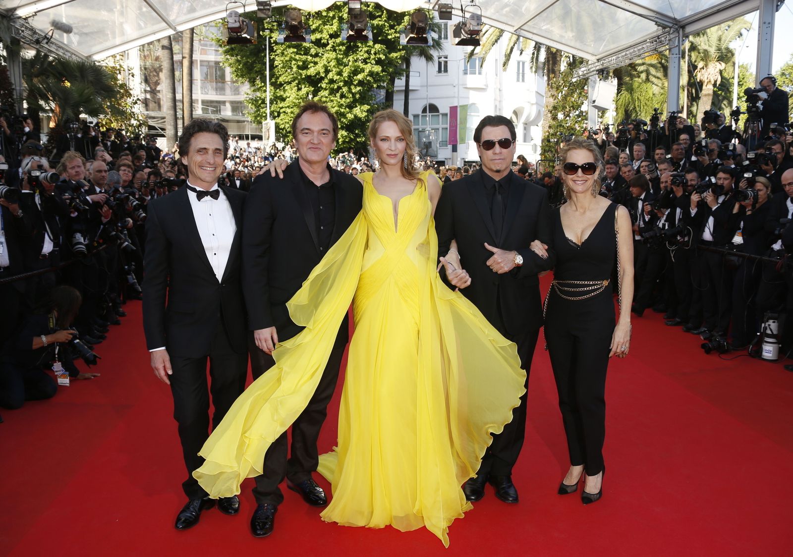 El productor Lawrence Bender, Quentin Tarantino, Uma Thurman, John Travolta y Kelly Preston a su llegada a Cannes en 2014.