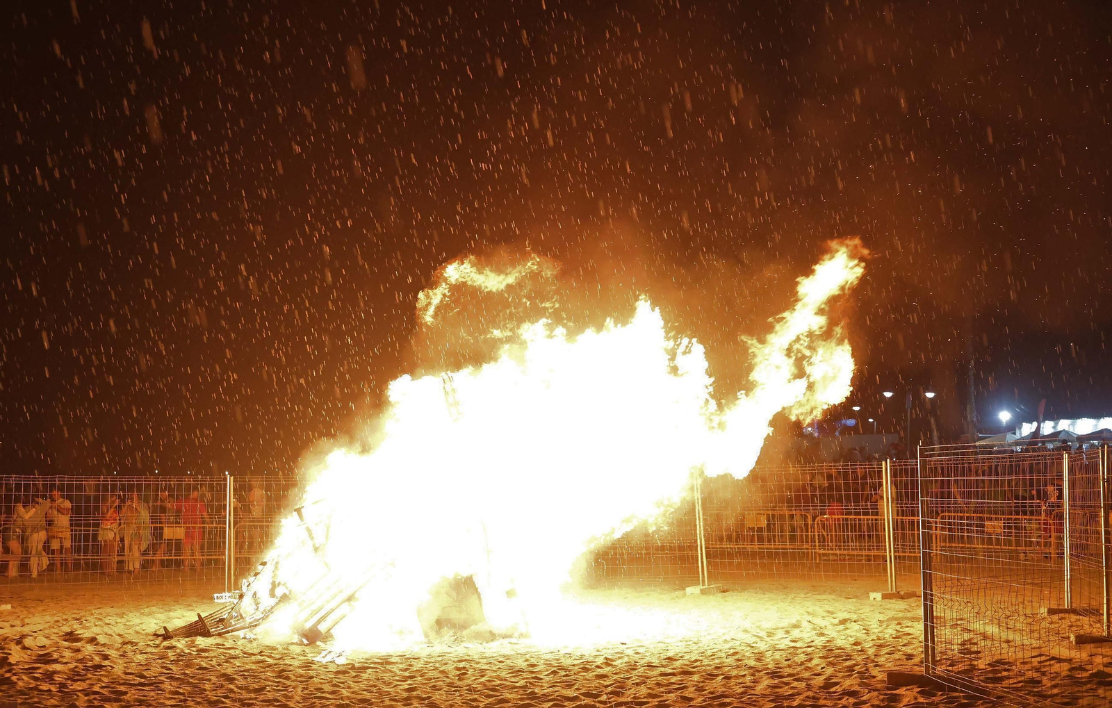Fotos de la noche de San Juan en la playa de Getares de Algeciras