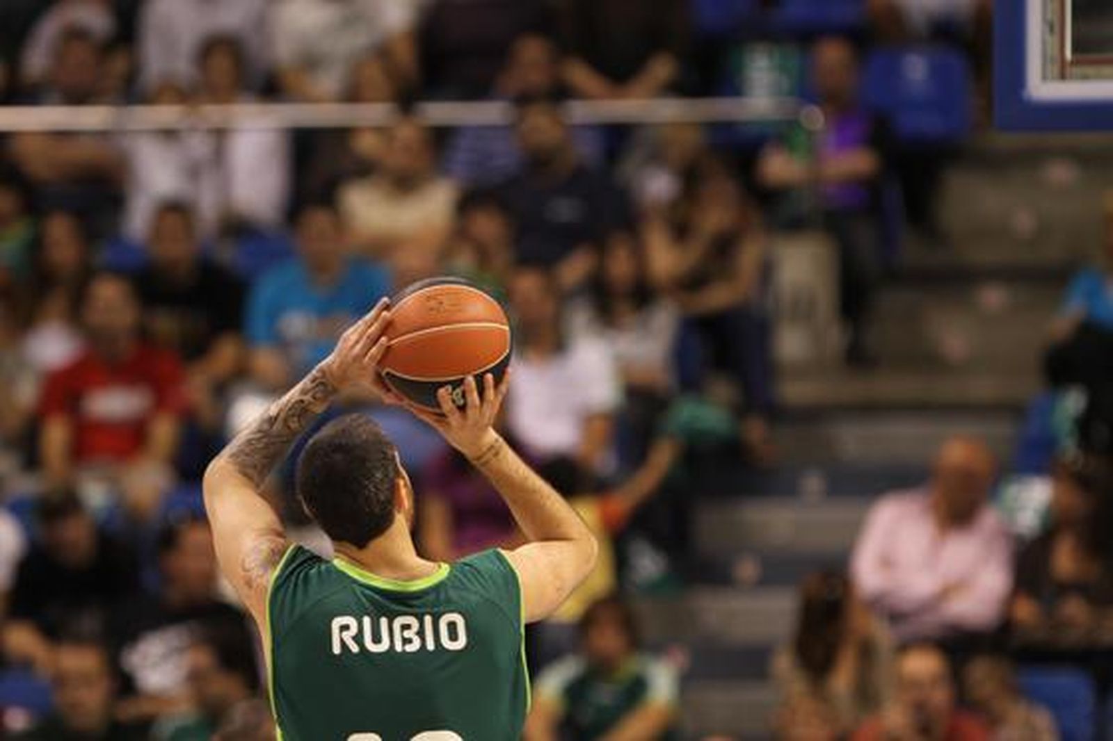 El Unicaja saca la visa virtual para los 'play off' por el título con una convincente victoria ante el Blancos de Rueda (88-58).