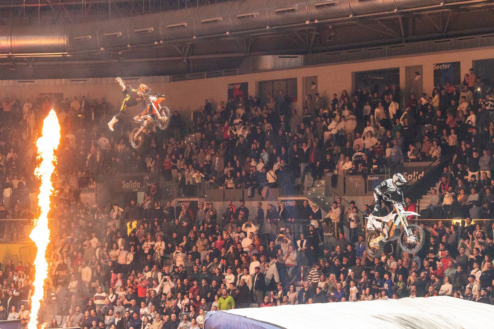 En imágenes: el Olivo Arena vibra con piruetas y motor en estado puro en el Soloflow Freestyle (2)