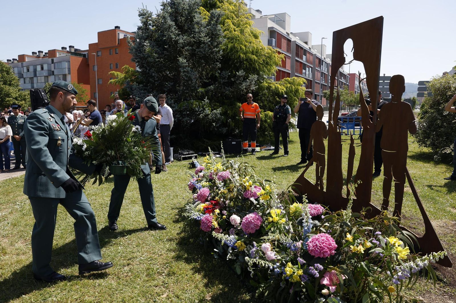 Escultura en homenaje a David Pérez Carracedo