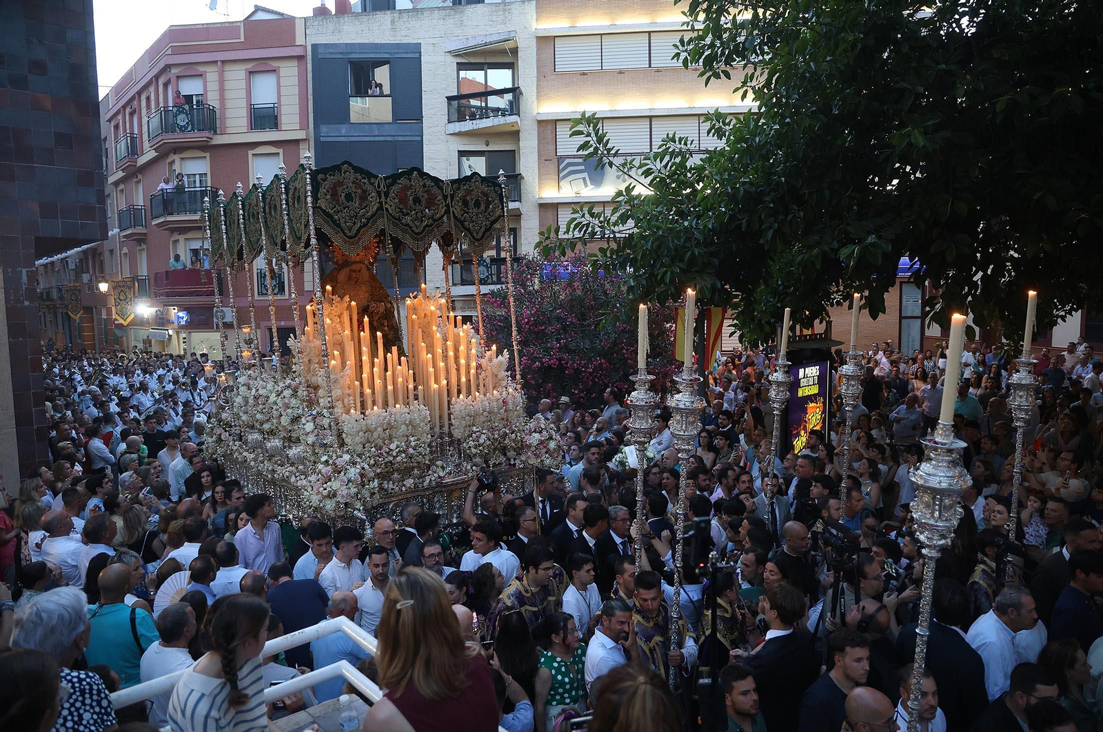 Imágenes de la procesión extraordinaria de la Virgen de la Esperanza por las calles de Huelva