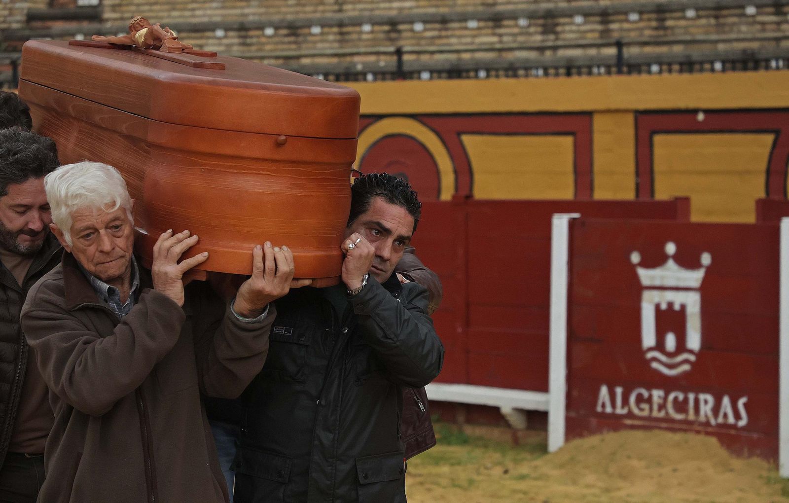 El último adiós al 'Niño de las Coles' en la plaza de toros de Las Palomas, en imágenes
