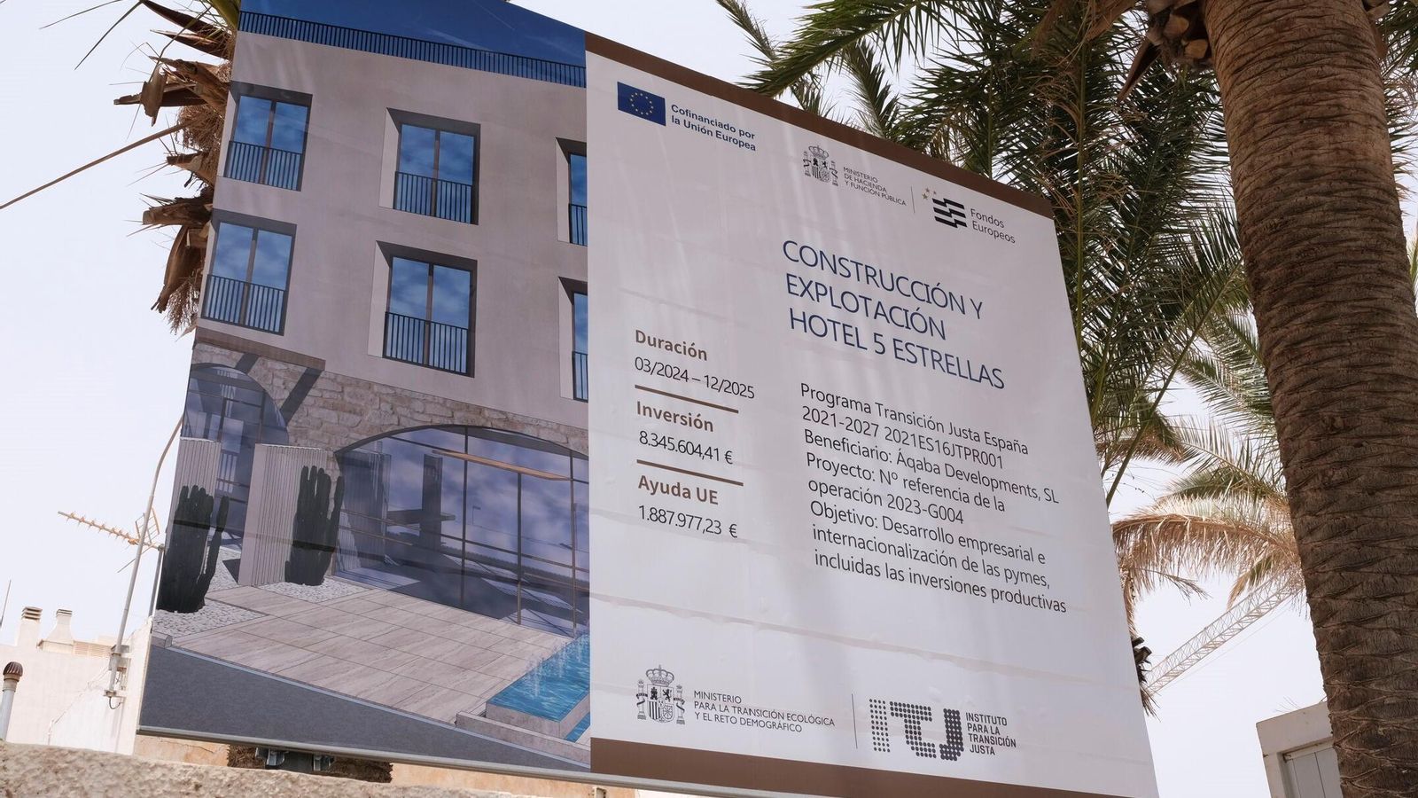 Cartel anunciador de la obra, en la Avenida de Garrucha, de Carboneras. Cartel anunciador de la obra, en la Avenida de Garrucha, de Carboneras.